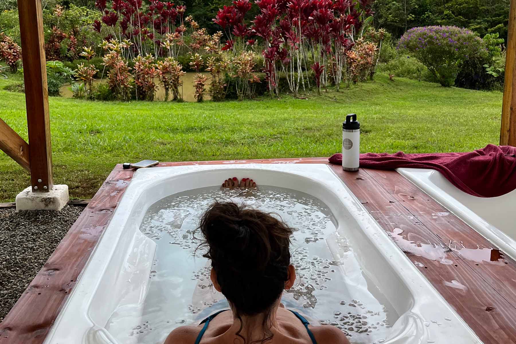 Contrast hydrotherapy in river-fed boulder pools and cold mountain spring waters